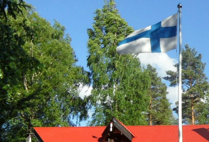 ATELJEE VILLA VESPER on rakennettu pääosin omin voimin ja tontin omista puista. Unelma omasta kodista, työtilasta ja galleriasta sai tuulta purjeisiin ja Voimaa - kuten Kippari-Kalle pinaatista! Syntyi erämaa-ateljee ILTATÄHTI