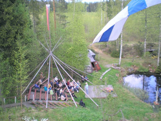 Hämeen Matkailun ryhmä ateljeen amfiteatterissa
